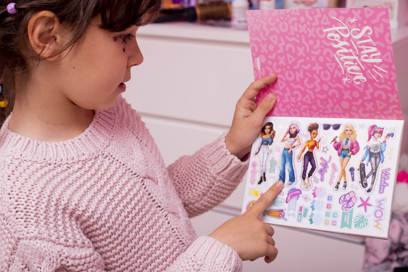 Стикер албум WOW Generation