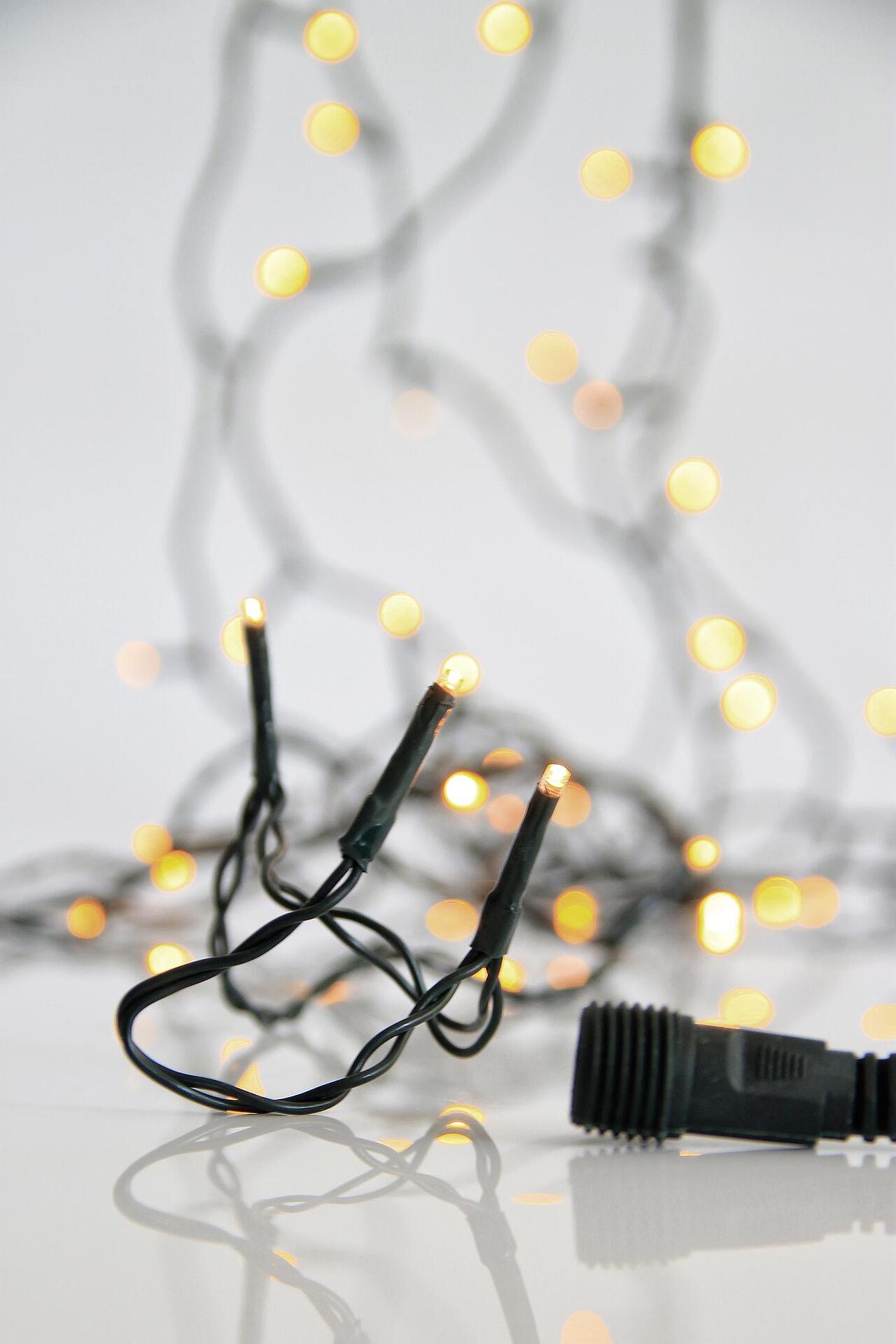 ЛАМПИЧКИ,300 LED,31V АДАПТОР,КОНЕКТОР,ЗЕЛ.КАБЕЛ,WW,ЗАХР.КАБЕЛ 3m, IP44